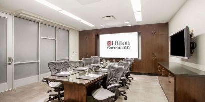 Meeting room at Hilton Garden Inn New York/West 35th Street.