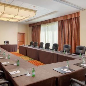 Meeting room at Hilton Seattle Airport & Conference Center.