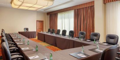 Meeting room at Hilton Seattle Airport & Conference Center.