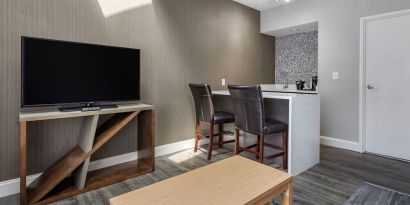 TV room at Amwell Suites Somerset Bridgewater.