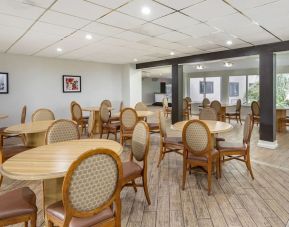 Dining room at Amwell Suites Somerset Bridgewater.