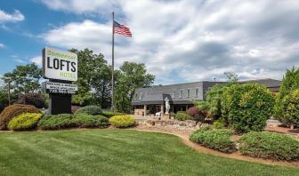 Hotel garden at Amwell Suites Somerset Bridgewater.