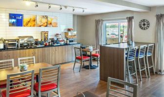 Dining area with comfortable seating at Comfort Inn Charlottetown.