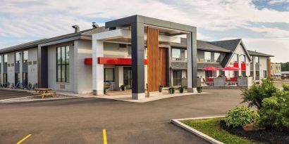 Hotel exterior and parking area at Comfort Inn Charlottetown.