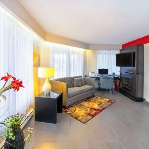 Lobby lounge and workspace at Comfort Inn Moncton Magnetic Hill.