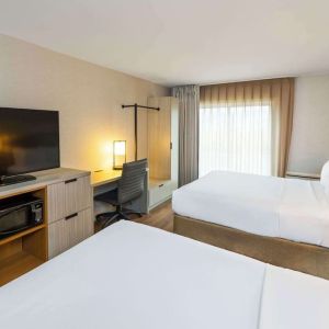 Day use twin room with TV and work desk at Comfort Inn Moncton Magnetic Hill.
