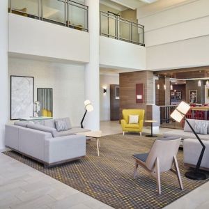 Lobby lounge at Holiday Inn & Suites Oakville At Bronte.