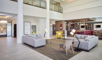 Lobby lounge at Holiday Inn & Suites Oakville At Bronte.