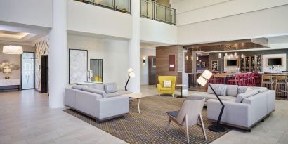 Lobby lounge at Holiday Inn & Suites Oakville At Bronte.