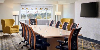 Professional meeting room at Holiday Inn & Suites Oakville At Bronte.