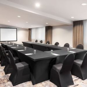 Professional meeting room at Holiday Inn Toronto Airport East.