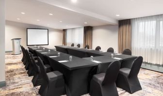 Professional meeting room at Holiday Inn Toronto Airport East.