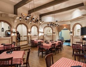 Hotel restaurant with italian cuisine at Best Western North Bay.