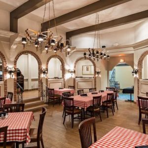 Hotel restaurant with italian cuisine at Best Western North Bay.