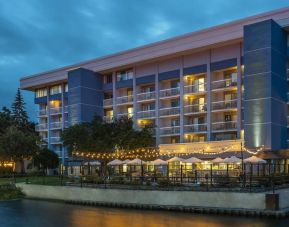 Hotel exterior at Holiday Inn Kingston Waterfront.