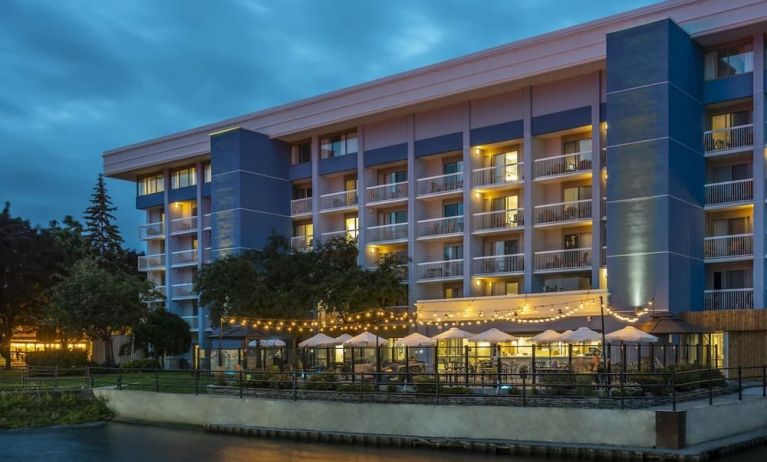 Hotel exterior at Holiday Inn Kingston Waterfront.