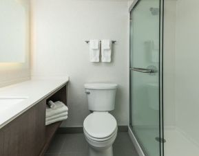 Guest bathroom with shower at Holiday Inn Kingston Waterfront.