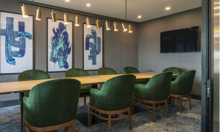 Stylish meeting room at Holiday Inn Kingston Waterfront.