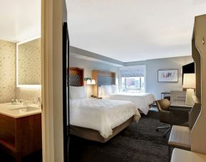 Day use twin room with private bathroom and work desk at Holiday Inn Ottawa Downtown Parliament Hill.