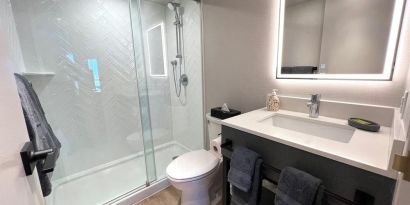 Guest bathroom with shower at Les Suites Hotel Ottawa.