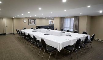 Professional meeting room at Les Suites Hotel Ottawa.