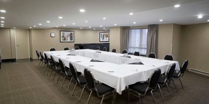 Professional meeting room at Les Suites Hotel Ottawa.