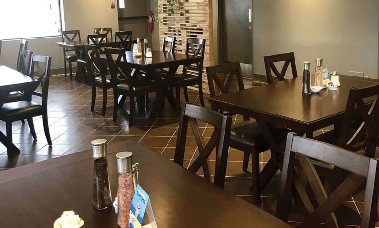 Dining area with comfortable seating at Comfort Inn Edmonton West.