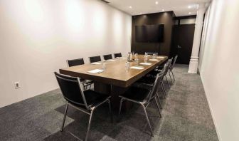 Professional meeting room at Hotel Gault.