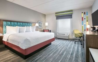 Day use room with natural light at Hampton Inn & Suites Dallas/Allen.