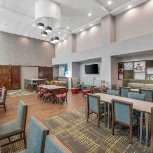 Dining area perfect for coworking at Hampton Inn & Suites Dallas/Allen.