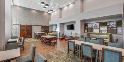 Dining area perfect for coworking at Hampton Inn & Suites Dallas/Allen.