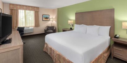 Day use room with work desk at La Quinta Inn & Suites San Antonio Medical Center NW.