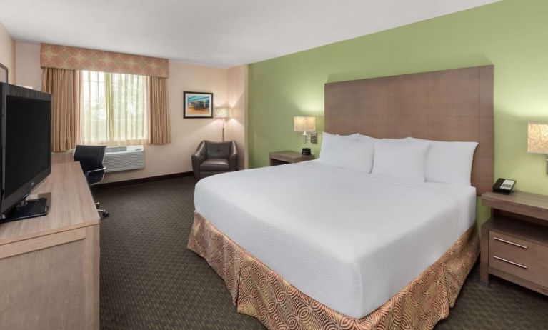 Day use room with work desk at La Quinta Inn & Suites San Antonio Medical Center NW.