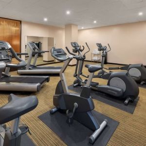 Fitness facility at La Quinta Inn & Suites San Antonio Medical Center NW.