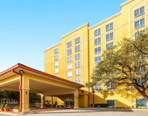 Hotel exterior at La Quinta Inn & Suites San Antonio Medical Center NW.