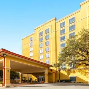 Hotel exterior at La Quinta Inn & Suites San Antonio Medical Center NW.