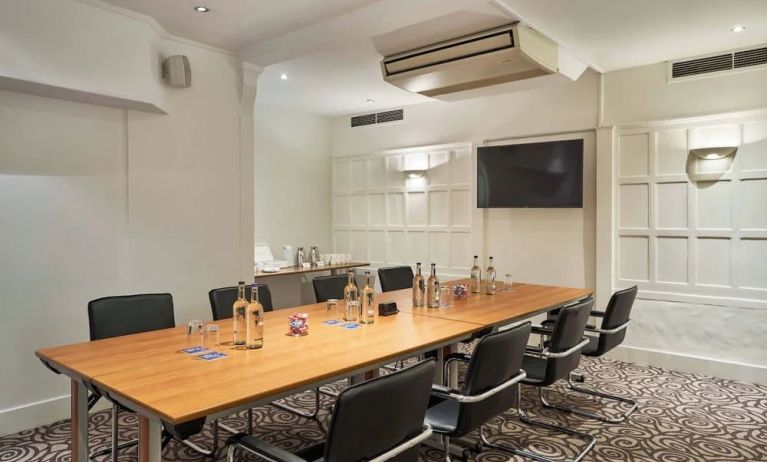 Professional meeting facility at Thistle Bloomsbury Park.