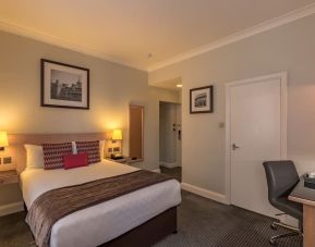 Standard day use room with work desk and private bathroom at Thistle Bloomsbury Park.