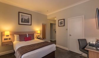 Standard day use room with work desk and private bathroom at Thistle Bloomsbury Park.