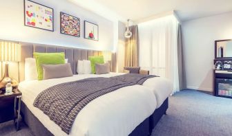 Bright and spacious day use twin room with work desk, sofa, mini bar and coffee maker at Mercure Hotel London Paddington.