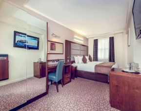 Day use king room at Mercure Hotel London Paddington.