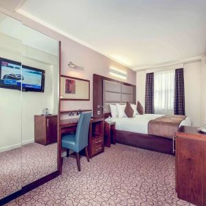 Day use king room at Mercure Hotel London Paddington.