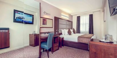 Day use king room at Mercure Hotel London Paddington.