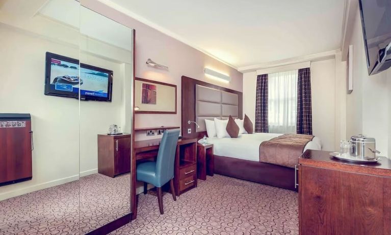 Day use king room at Mercure Hotel London Paddington.