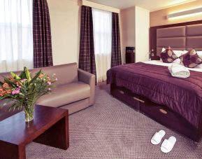 Day use room with living area at Mercure Hotel London Paddington.