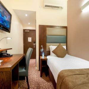 Day use room with TV, work desk and private bathroom at Mercure Hotel London Paddington.