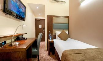 Day use room with TV, work desk and private bathroom at Mercure Hotel London Paddington.