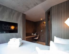 Day use room with work desk and private bathroom at Bloc Hotel.