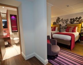 Day use twin room with private bathroom at Hotel Indigo London Paddington,