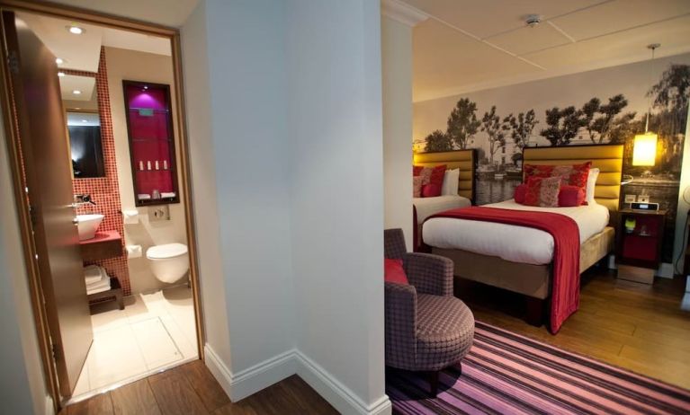 Day use twin room with private bathroom at Hotel Indigo London Paddington,